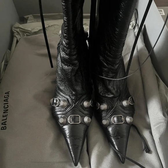 Boots - Picture 9 of 9